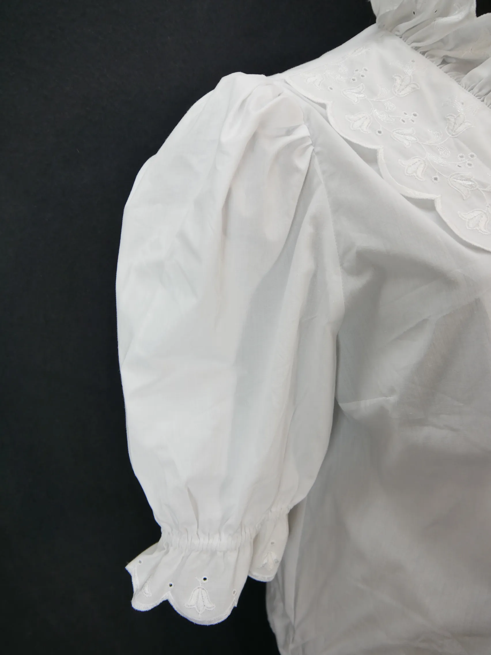 Gr.44 Trachtenbluse weiß Bluse Baumwollmischung mit Spitze Stickerei TB8662