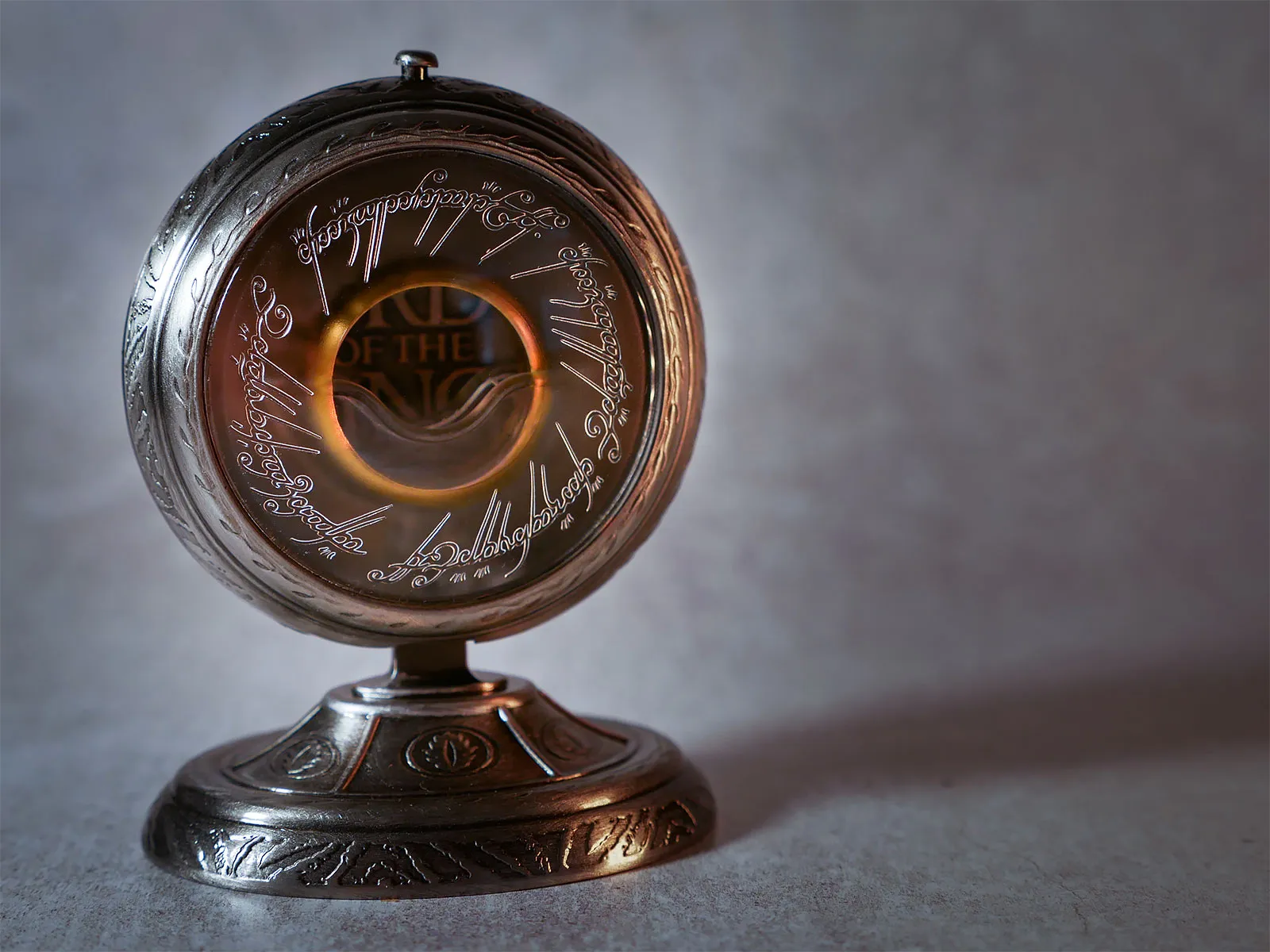 Herr der Ringe - Der Eine Ring im Schmuckdisplay, gold-| Elbenwald
