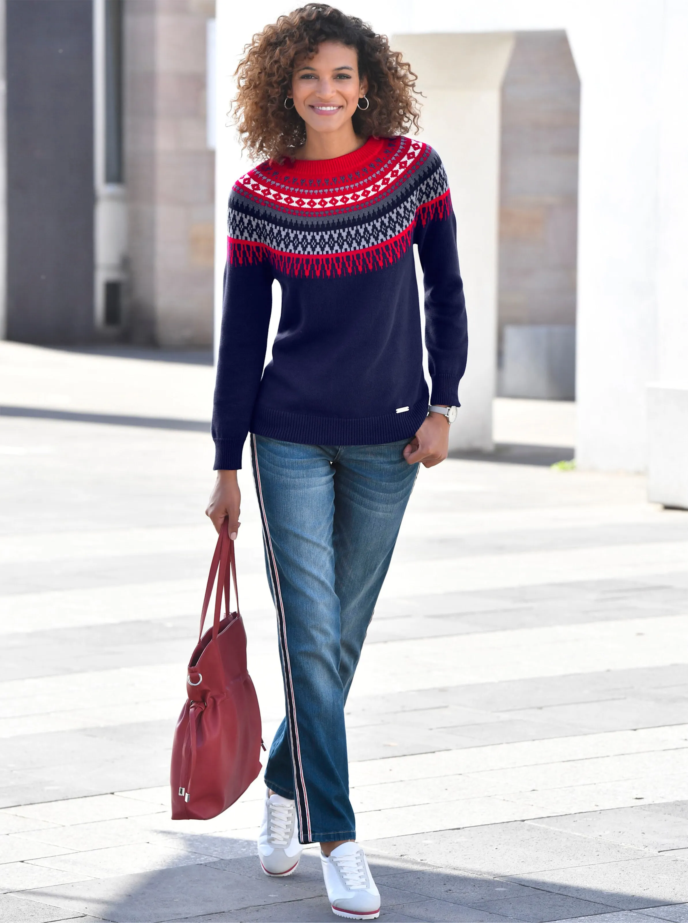 Norwegerpullover in nachtblau-kirsche-gemustert