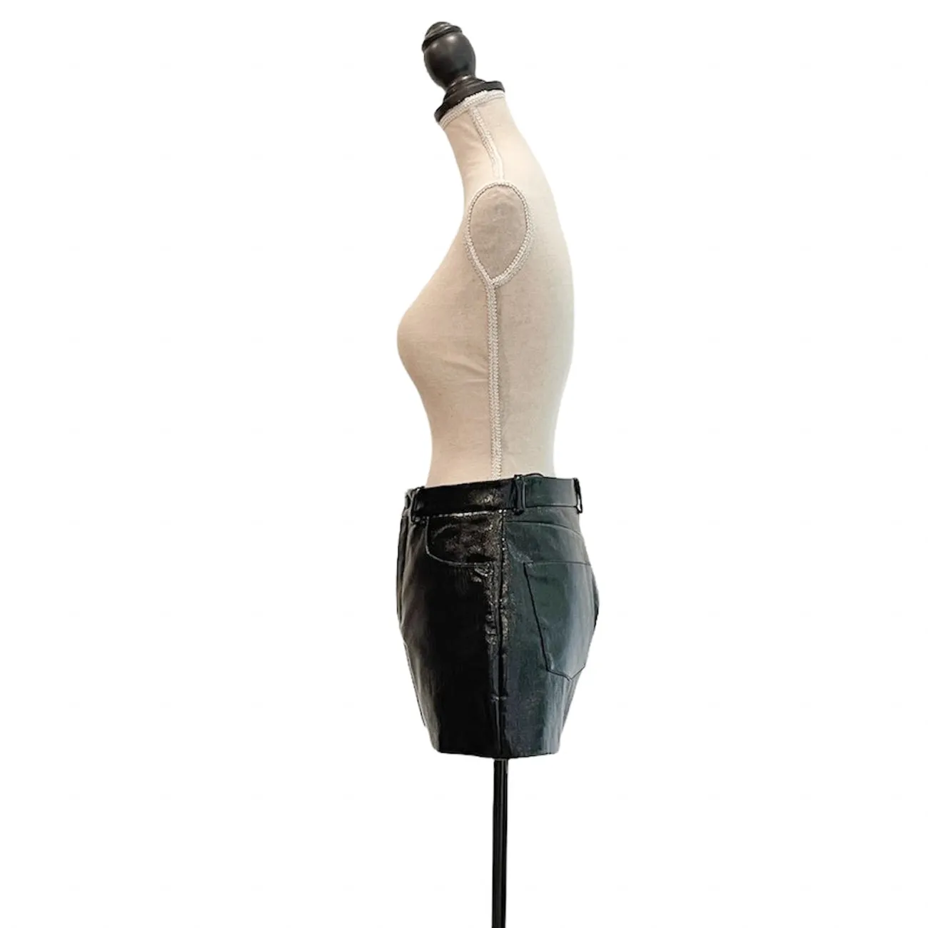 Saint Laurent Shorts mit Lack-Effekt